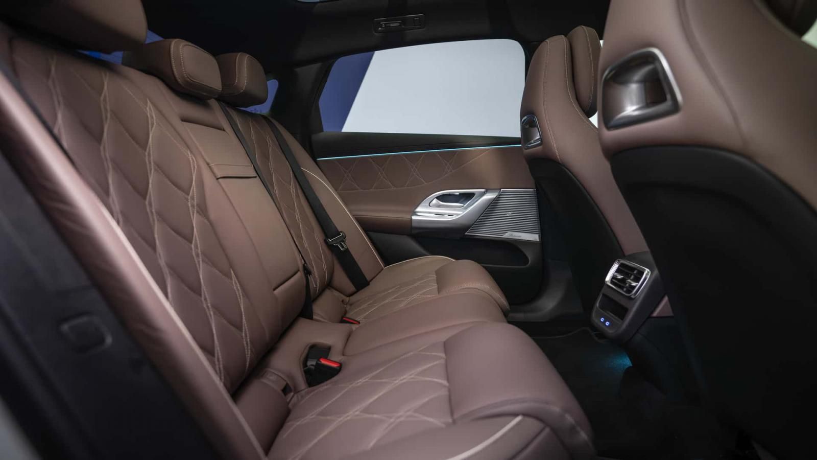 Νέα ηλεκτρική Mercedes C-Class: Με 490 άλογα και 762 χλμ. αυτονομία